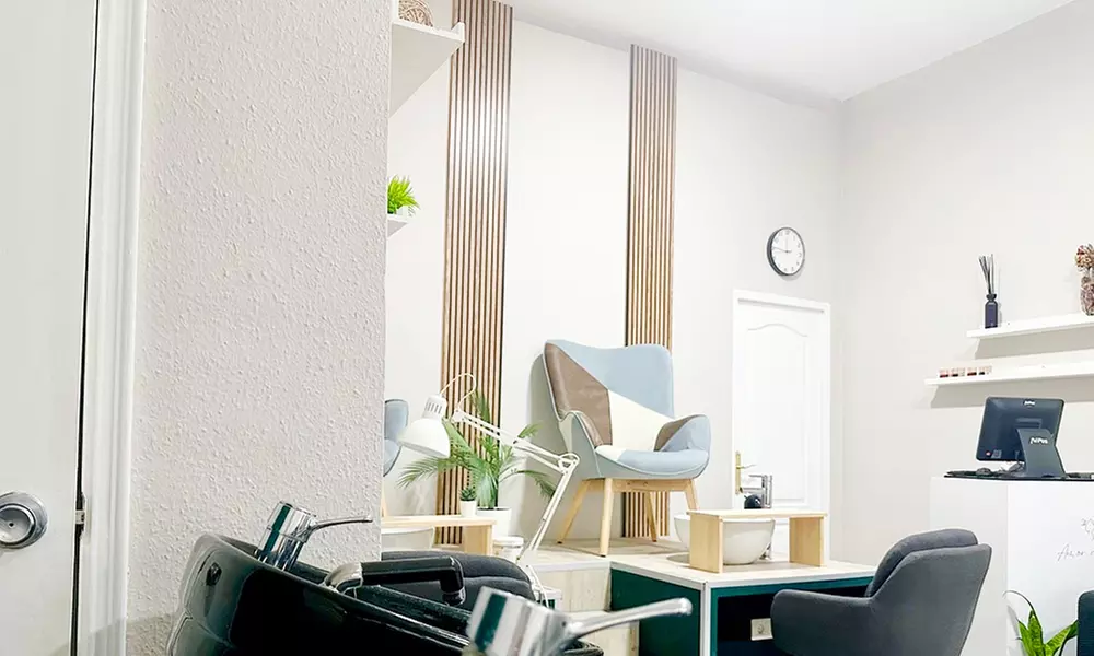 Extensiones de pestañas con opción a diseño y depilación de cejas