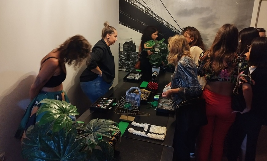 Image 3: Taller de joyas con materiales incluidos y barra libre en Valencia 