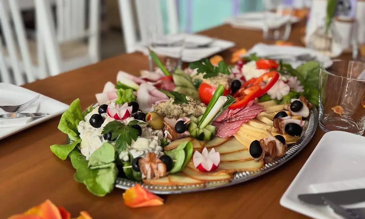 Mittagsmenü nach Wahl inkl. Beilagensalat & Getränk für 1-4 Personen