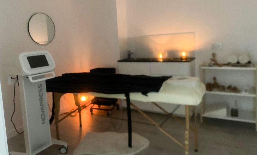 Image 7: Masaje relajante o descontracturante en pareja de 45 o 60 minutos 