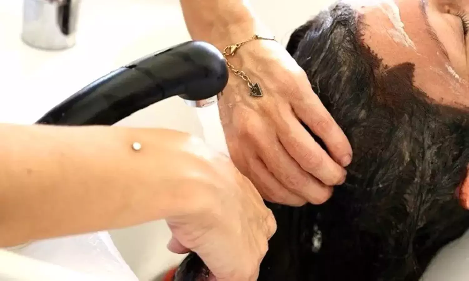 Sesión de peluquería con tinte y brillo o tratamiento con activos