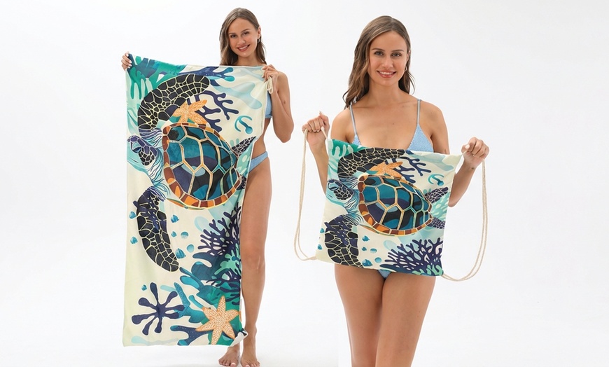 Image 8: 2-in-1 Convertible Beach Towel Backpack