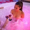 Image 1: Spa privado en pareja con cóctel o botella de cava y bombones 