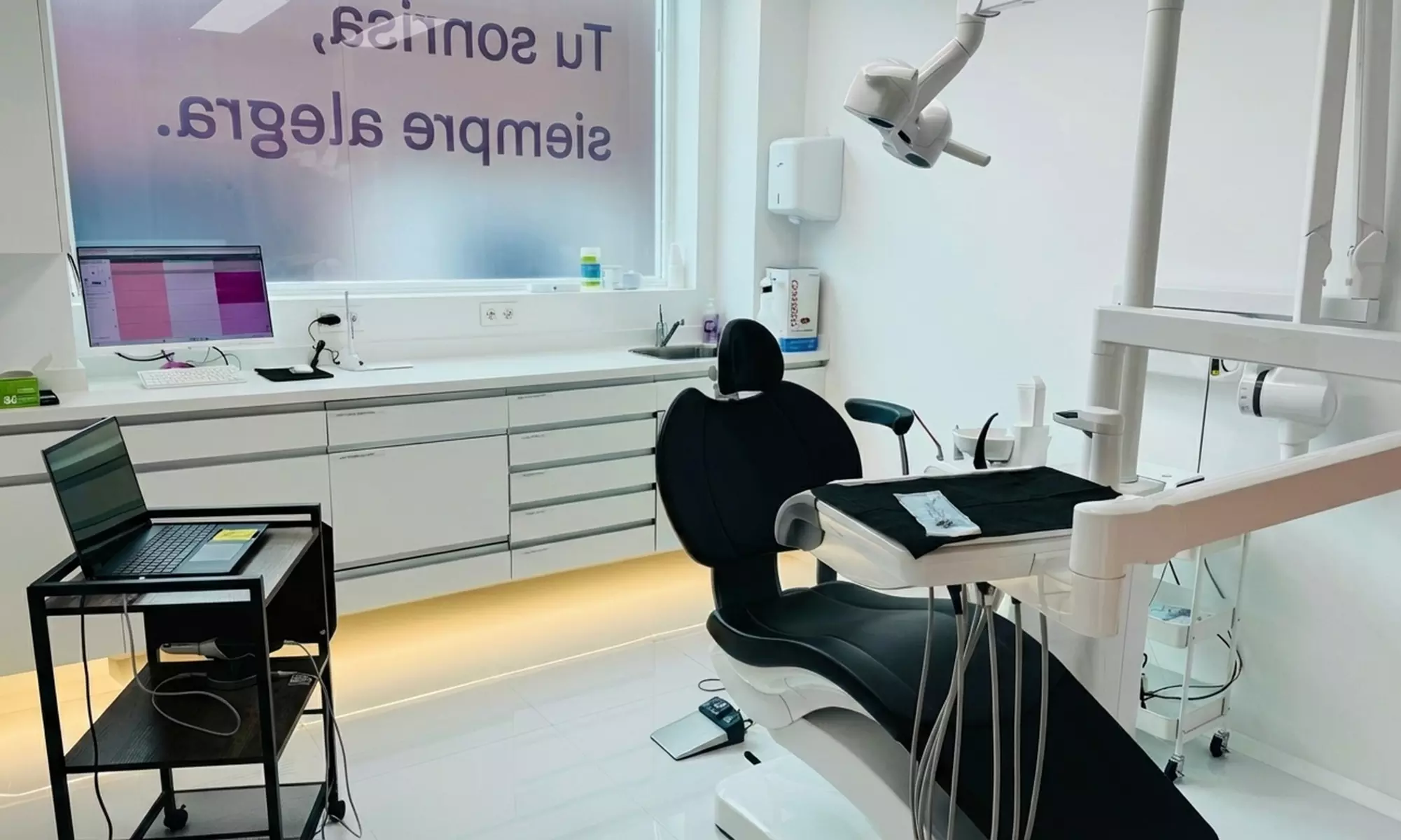 Limpieza bucal con diagnostico y revisión con opción a blanquamiento