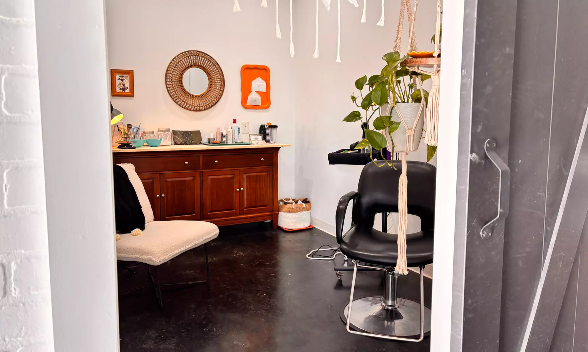 Precision Haircut 3D Finishing or Blowout with Deep Conditioning
