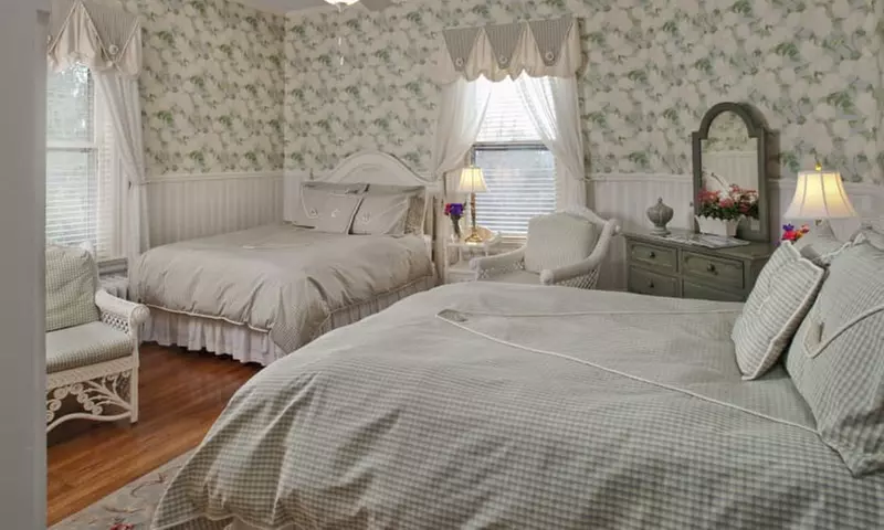Member Pricing: Charming B&B Near Grove Park With Veranda Views
