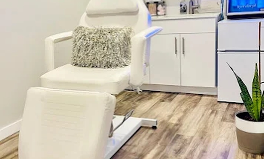 Image 4: Rejuvenate with 20, 40, or 60 Units of Botox