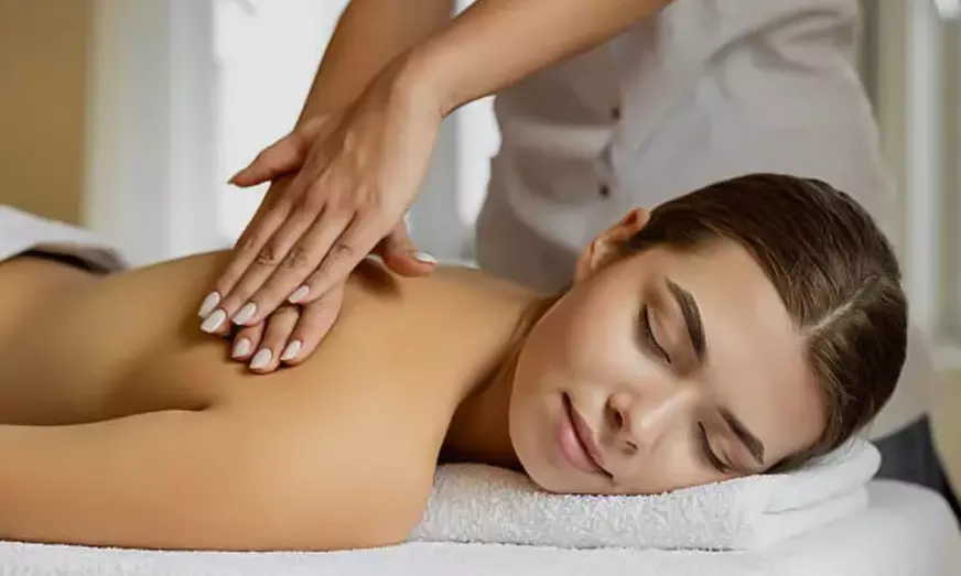 Massage bien-être avec head spa en option ou aux pierres chaudes