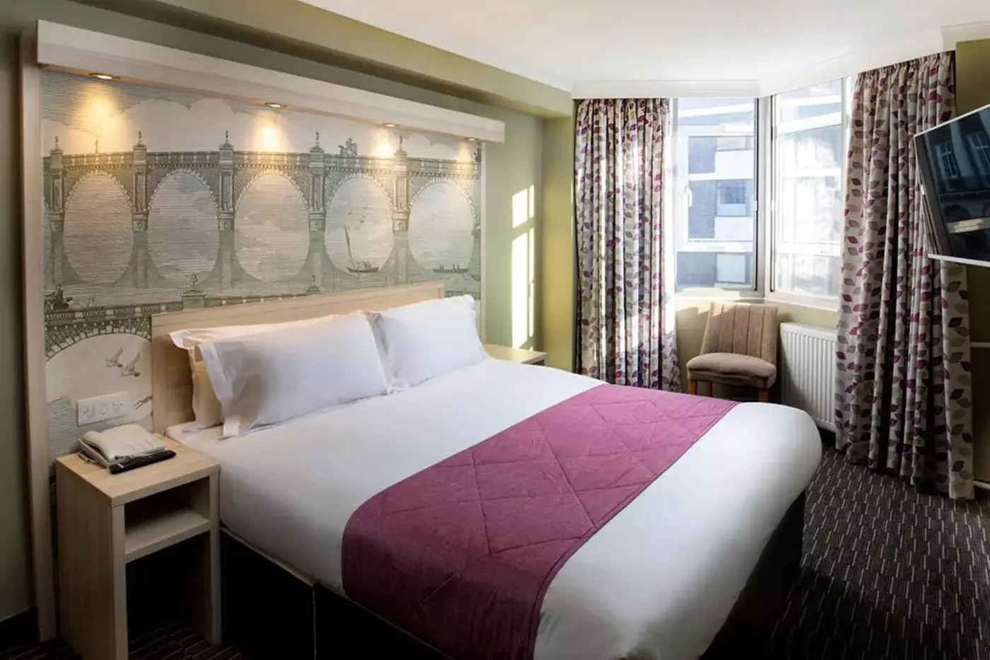 ✈ 8-Day London & Paris Vacation w/ Air from Great Value Vacations