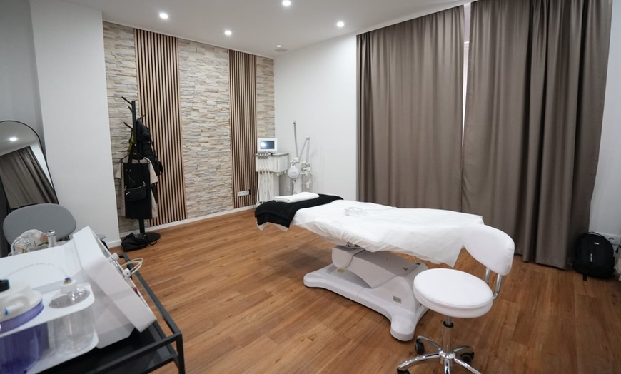 Image 3: Kryolipolyse-Behandlung am Kinn oder Bauch für 1 Person