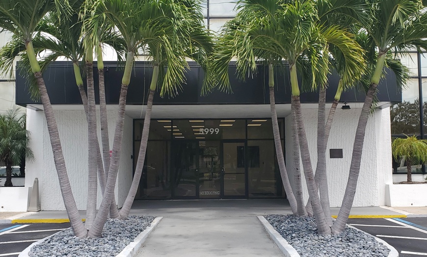 Image 6: Transform with Invisa-RED Weight Management Treatment (30-Minutes)