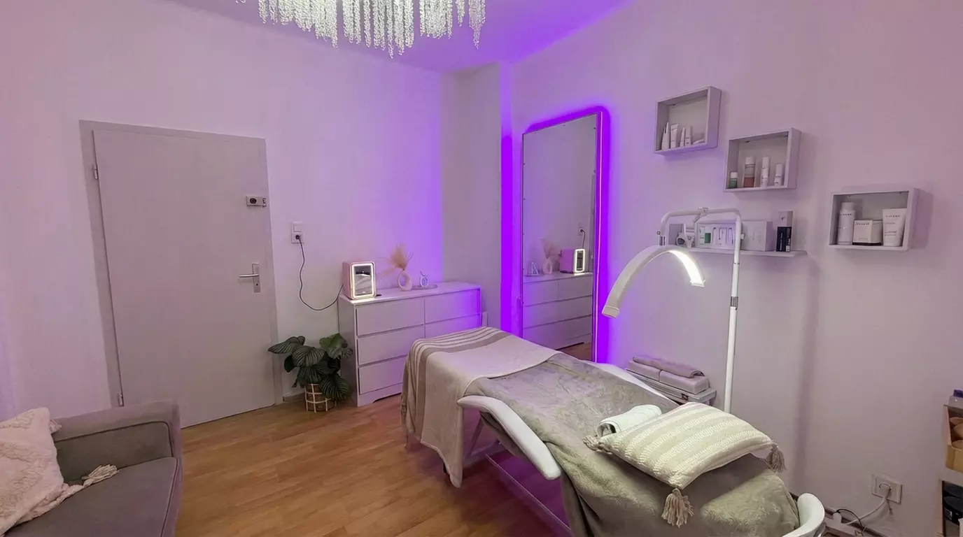 30 Min. klassische Rücken-, 45 Min. Teilkörper- (1 nach Wahl) oder 60-70 Min. Ganzkörpermassage (bis 54% sparen) - Primary Image