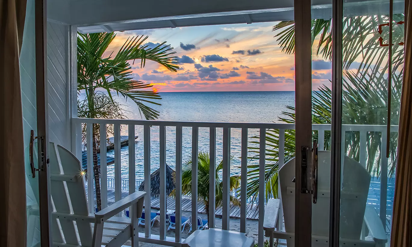 ✈ 3-Night All-Inclusive Grand Decameron Montego Beach Vacation w/Air