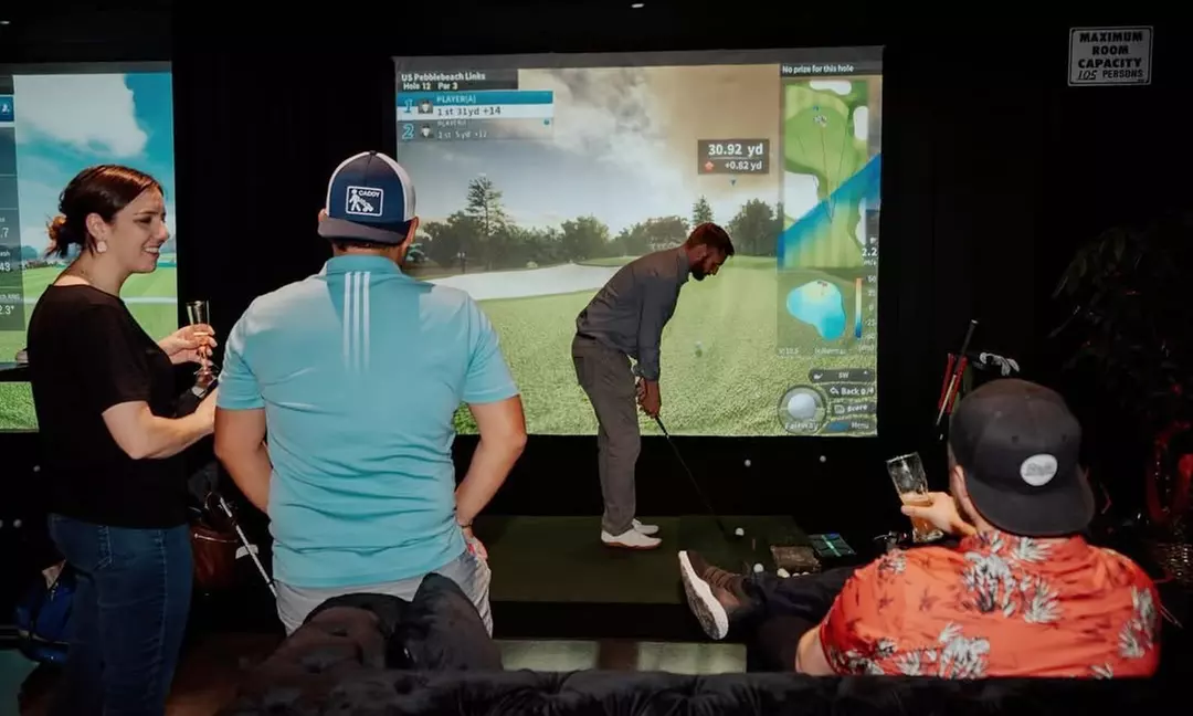 1-Hour Virtual Golf + 1 Bucket of Beer for Up to 6 (Weekdays/Weekends)