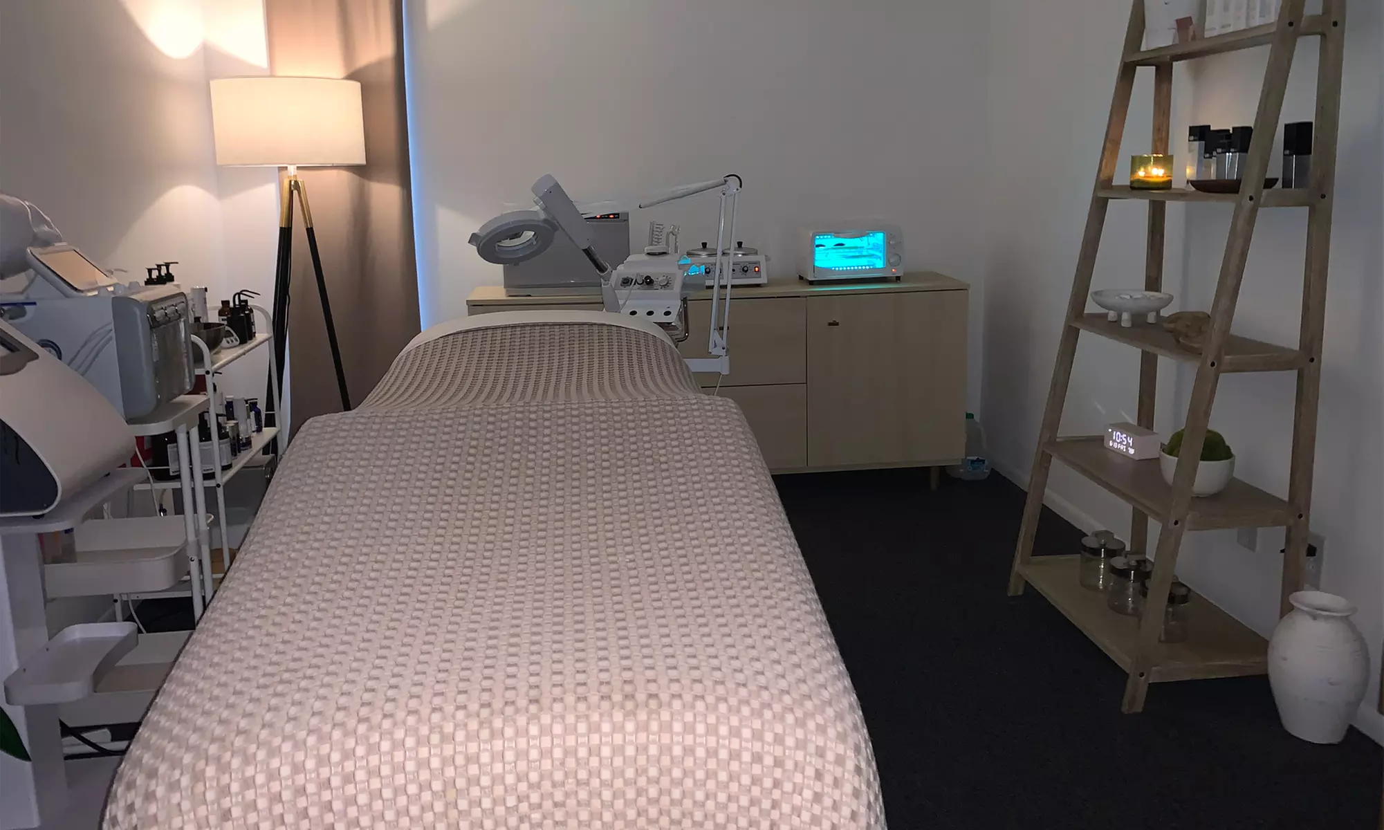 Radio-Frequency Facelift, Luxe Facial Express or Ultrasonic-Cavitation