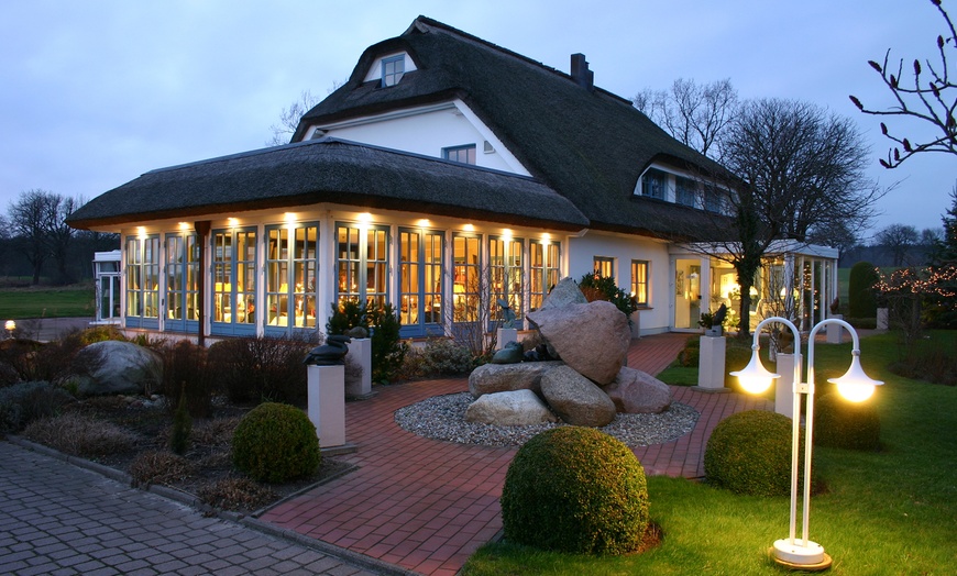 Image 2: Rügen: Doppelzimmer mit Frühstück, Pool & Sauna, opt. Abendessen