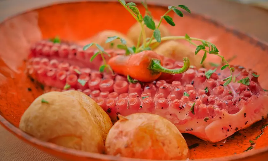 Image 9: Menú Mediterráneo para 2 con entrante, principales, postres y bebidas