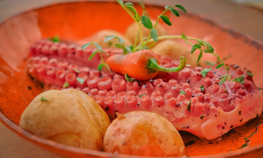 Menú Mediterráneo para 2 con entrante, principales, postres y bebidas