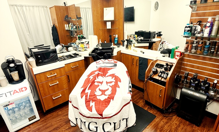 Image 1: Experience a Tailored Men's Cut and Style