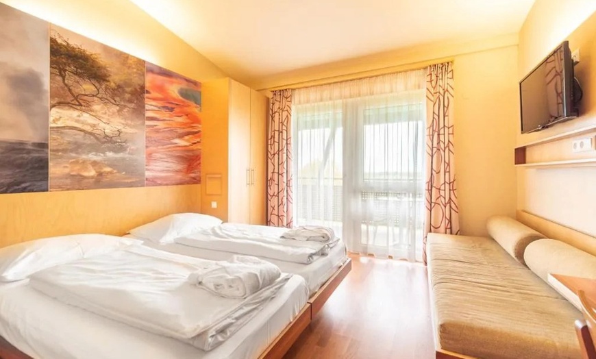 Image 2: Ungarn: 2-7 Nächte für Zwei mit Halbpension & Vulkan Therme