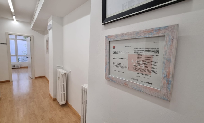 Image 2: Tratamiento reafirmante inyectado en tercio superior facial para 1