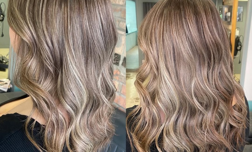 Image 3: Up to 54% Off on Salon - Haircut - Women at Mubu