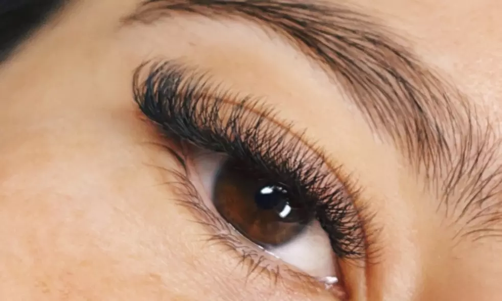 Classic or Volume Full Set Lashes for Natural or Bold Glam Look 