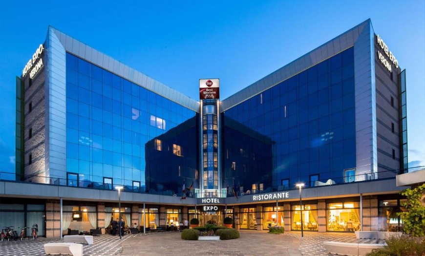 Image 1: Verona 4*: camera Queen Standard con colazione, Spa e room service