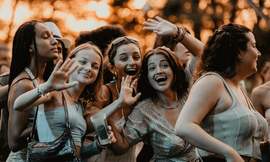 Image 3: ¡Tardeo y rumba! Acceso para 1 persona a "Fritanga!" en Poble Espanyol