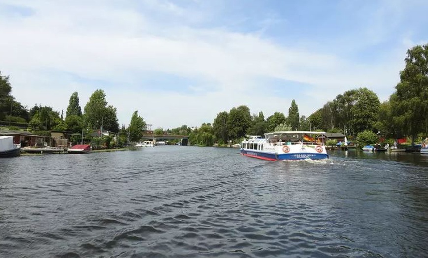 Image 5: Ausflug auf dem Schiff: 2,5-stündige Vierlandenfahrt für 1-4 Personen