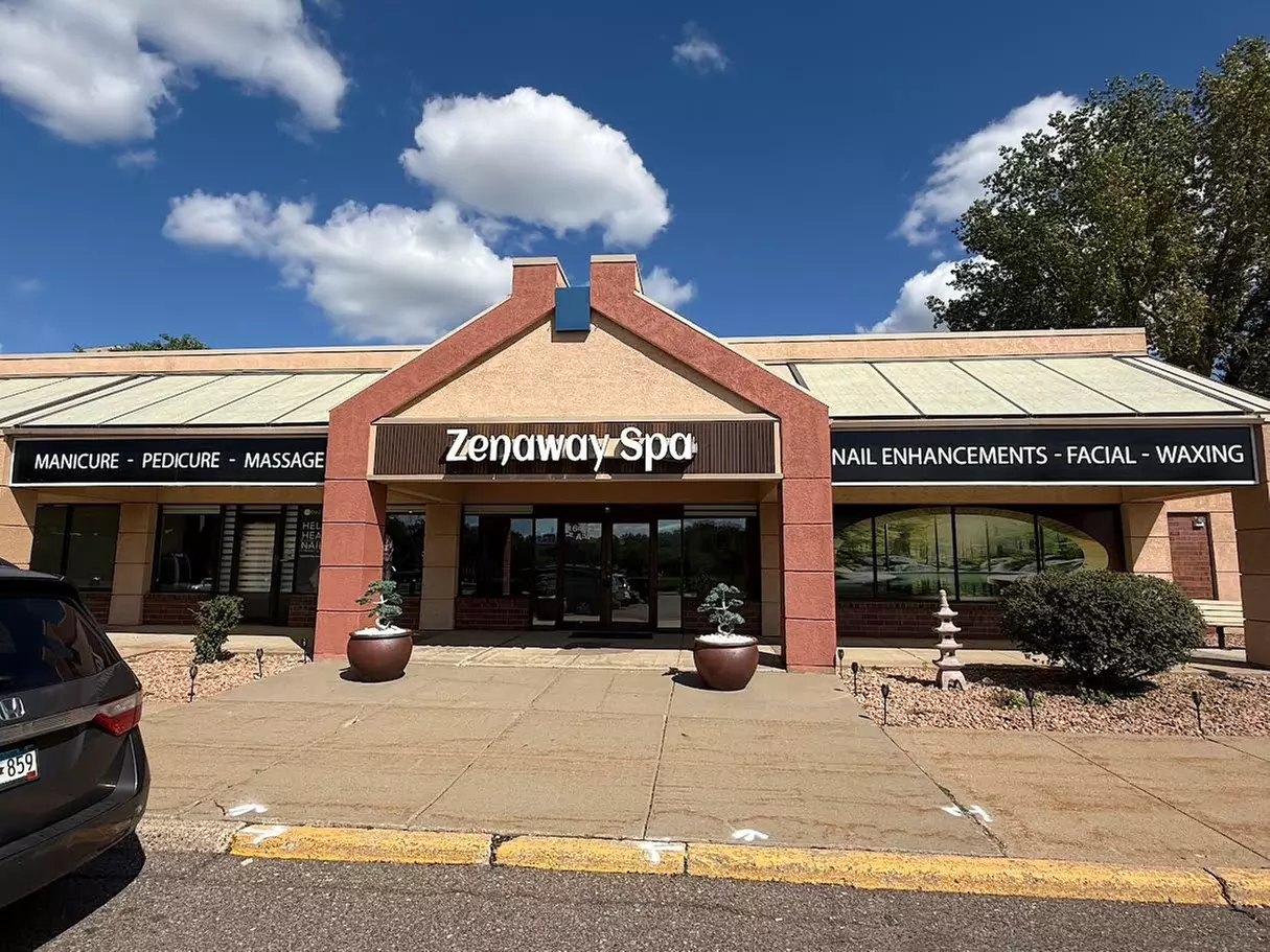 60- or 90-Min Couples Massage with Hot Towels + Foot Detox