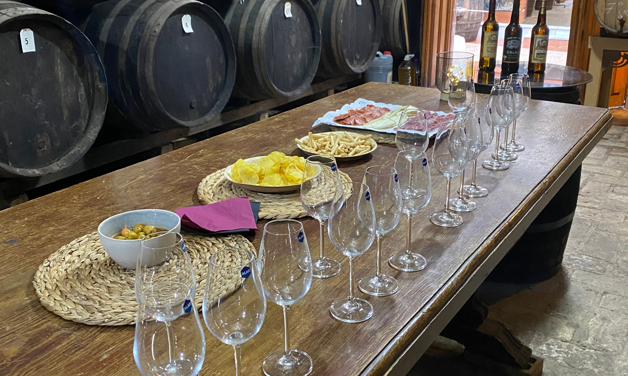 Visita a la bodega con cata de vinos y maridaje para 2 o 4 personas con hasta 54%de descuento