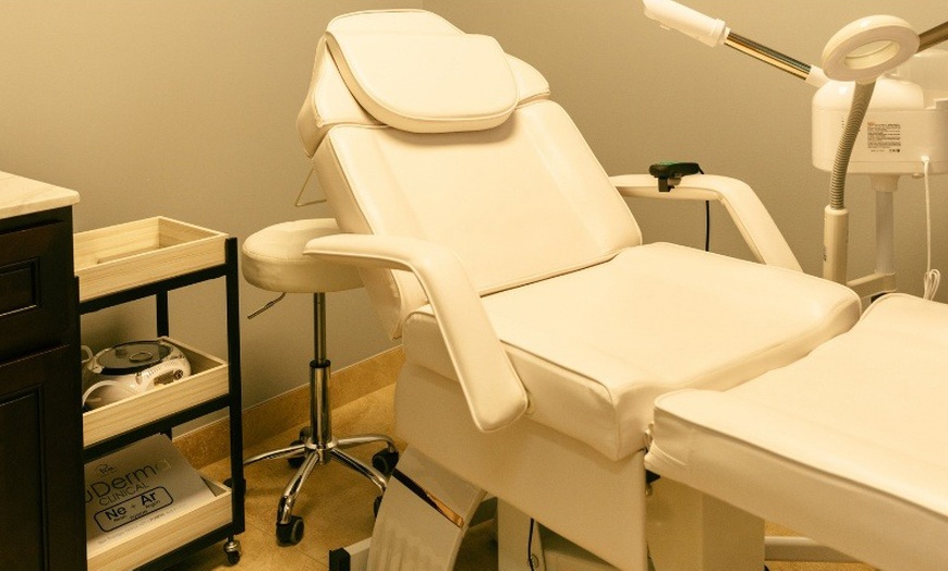 Image 1: Massage & Facial Combo for Total Relaxation 