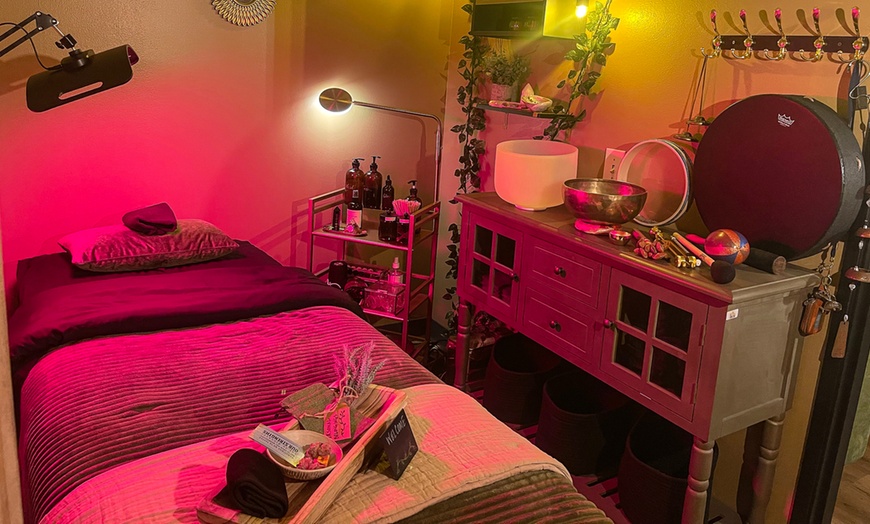 Image 1: 60 or 90 Min Detox Body Lymphatic Massage Package
