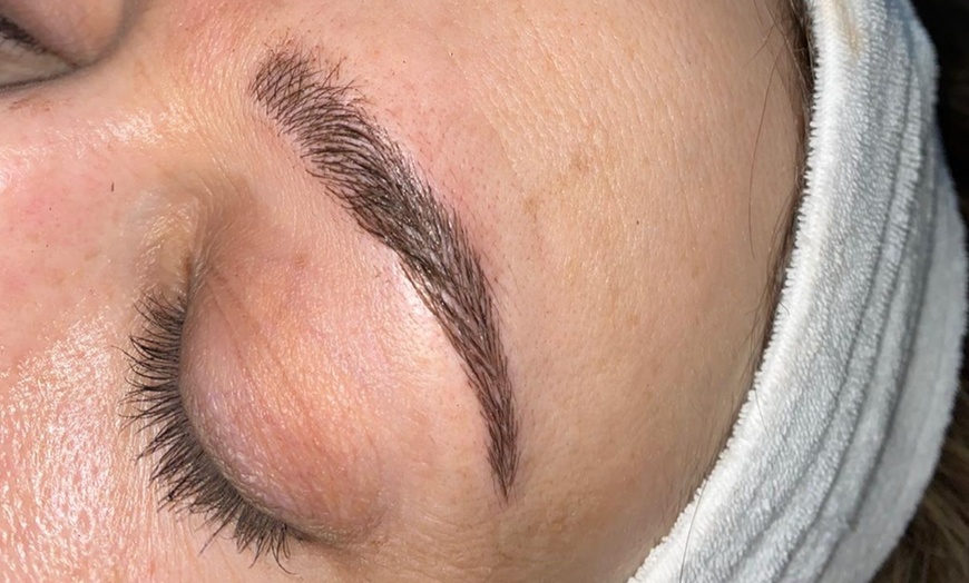 Image 6: Microblading der Augenbrauen inkl. Nachbehandlung oder Auffrischung 