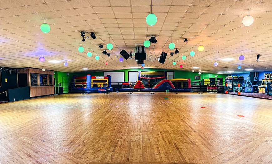 Image 4: Skate & Bounce Admission +Rental for1,2, or 4+ 50, 100, or 200 Credits
