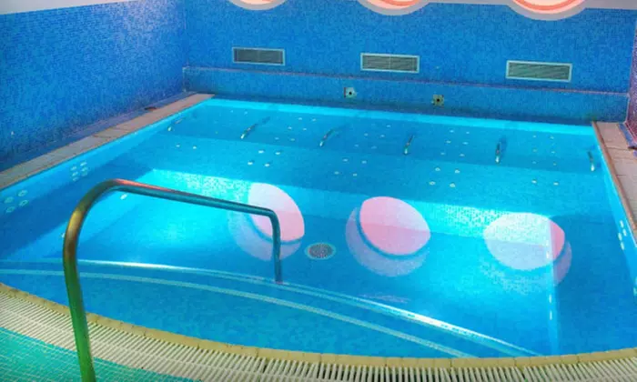 Spa privado con botella de cava y frutas para 2 con opciones extra