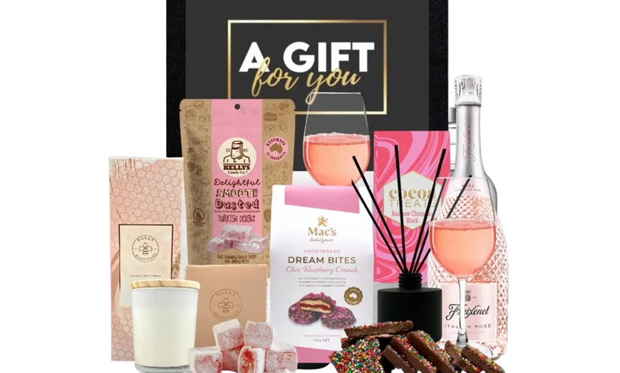 Image 4: Gift Hampers with Spirited Picks, Gourmet Treats & Pampering Goodies 