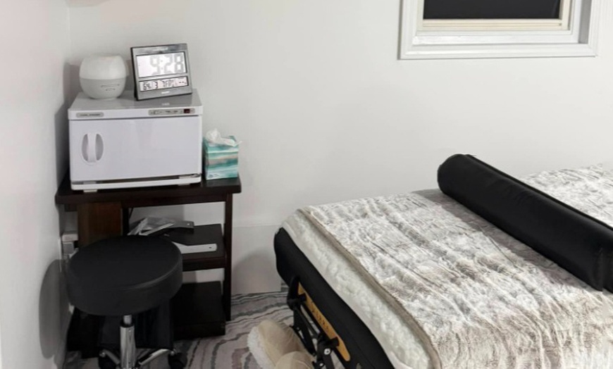 Image 4: Relax & Rejuvenate w/ 60, 75, or 90-Minute Swedish Massage & Hot Stone