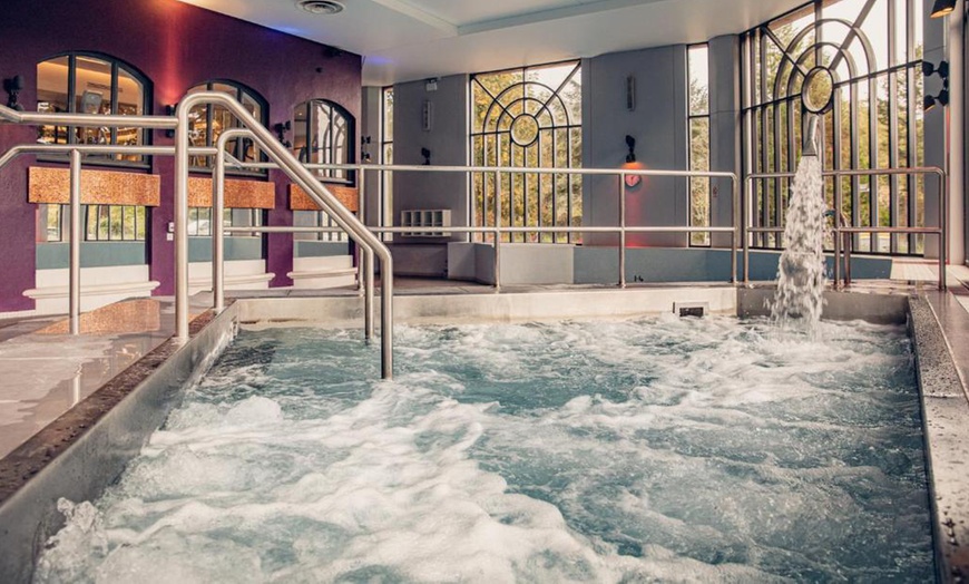 Image 7: Buckinghamshire: King Room with Breakfast, Dinner & Late Check-Out
