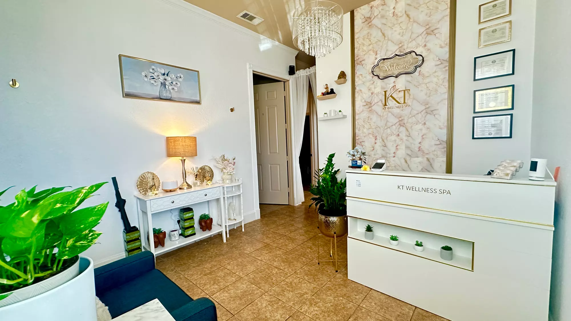 60 or 90 Minute Massage with Hot Stones, Aromatherapy, or Head Spa
