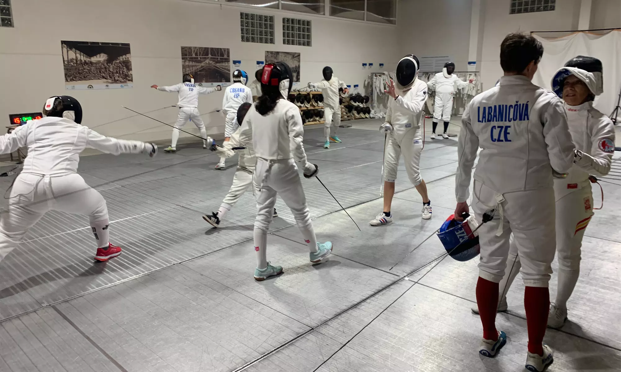 8 sesiones de 1 h de esgrima con espada