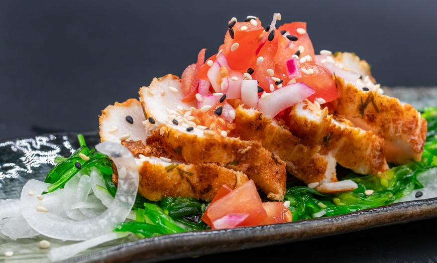 Image 3: Sushi Platte mit bis zu 100 Stück inkl. Vorspeise oder Dessert