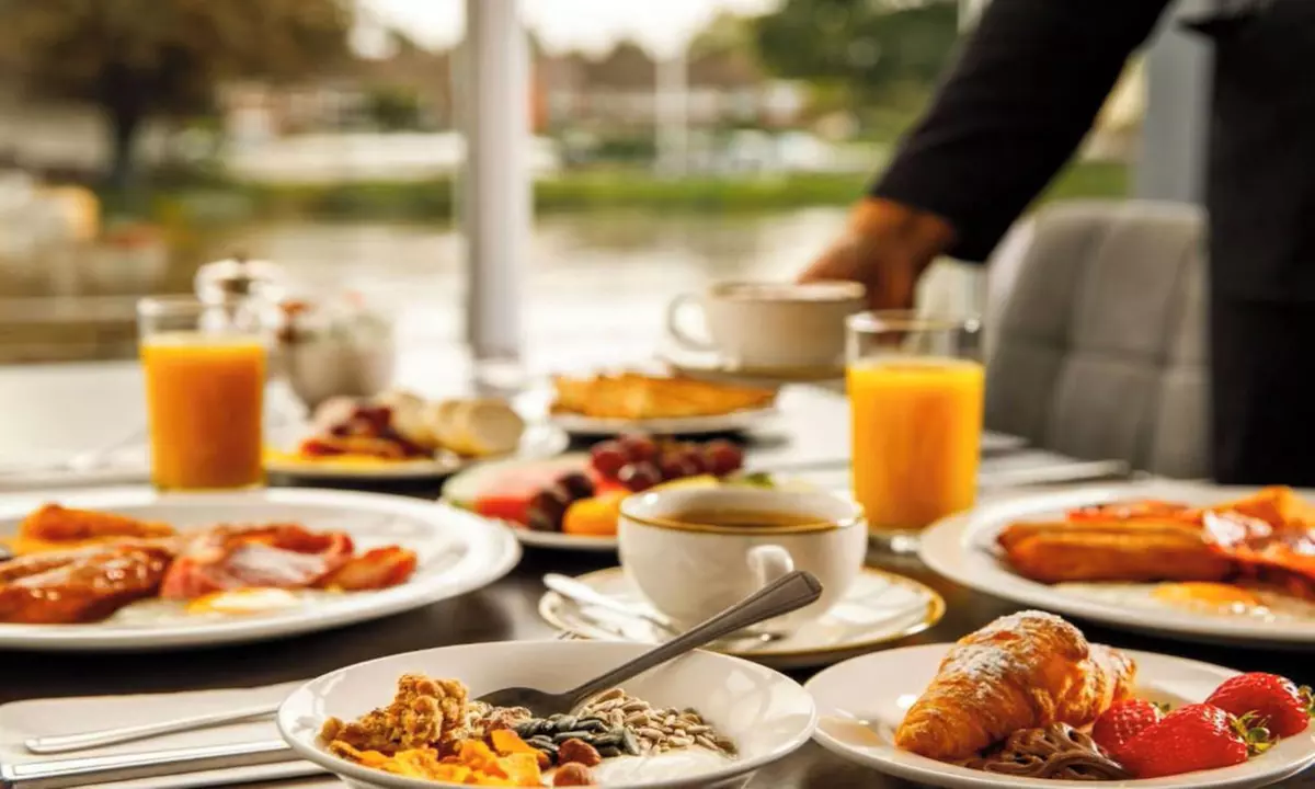 Surrey: Classic Double Room/Double River View Room for Two