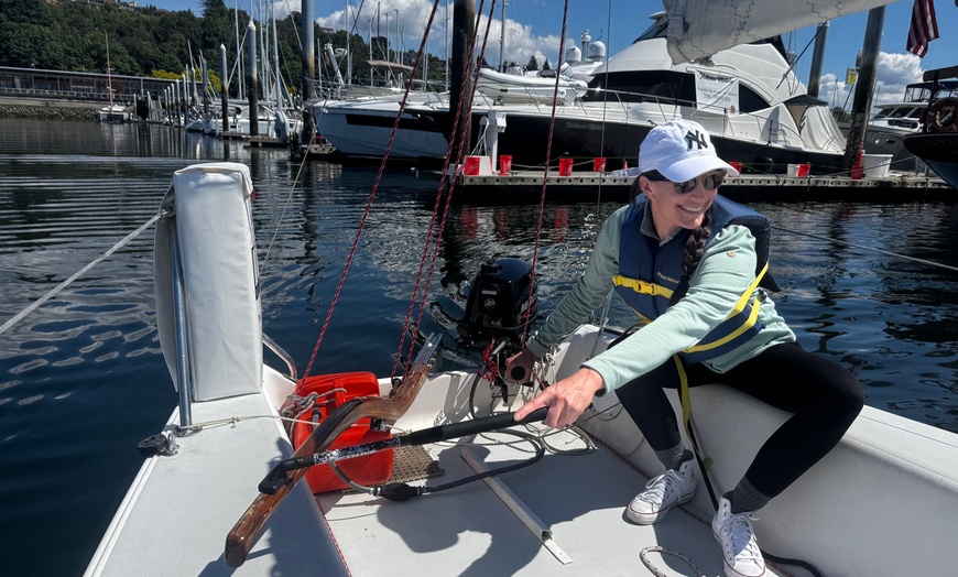 Image 5: Up to 36% Off 4-Hour Intro to Sailing Course in Seattle