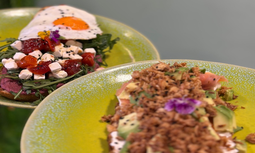 Image 10: Menú internacional para 2 personas con entrante, postre y bebida