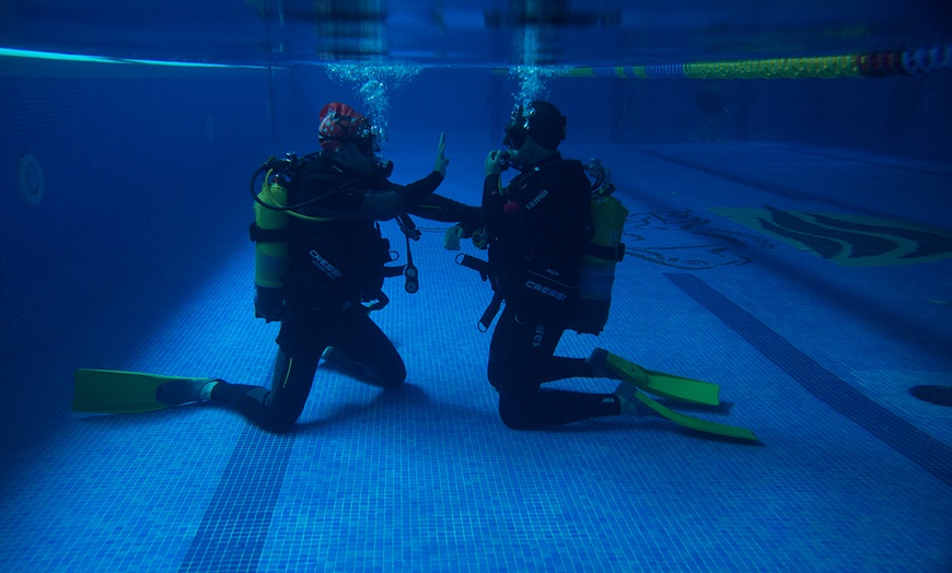 Image 5: Bautismo de buceo en piscina con instructor para 1 o 2 personas 