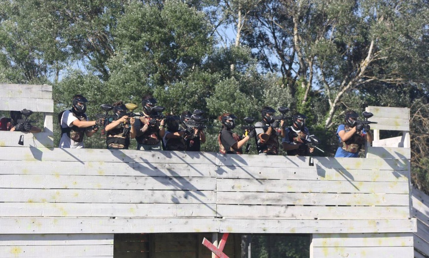 Image 3: Paintball en pleine nature avec 500 billes sur 6 terrains extérieurs