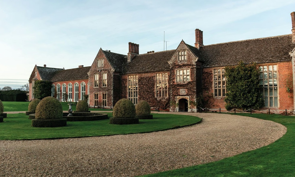 Afternoon Tea w/ Prosecco & Beautiful Ground Visit in Hungerford