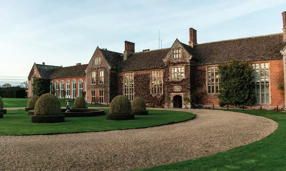 Afternoon Tea w/ Prosecco & Beautiful Ground Visit in Hungerford